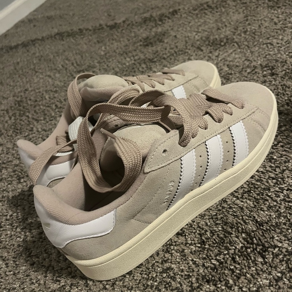 Adidas Beige and White Campus’s - BRAND NEW - sold out everywhere